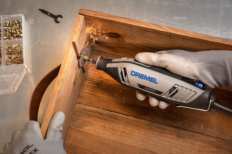 DREMEL® 4250, Multifunktionswerkzeug, 45 Zubehöre, 3 Vorsatzgeräte
