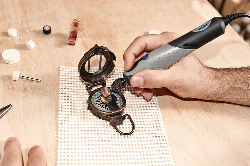 DREMEL® Stylo+, 2050-15 Multifunktionswerkzeug (9 Watt) mit 15 Zubehöre