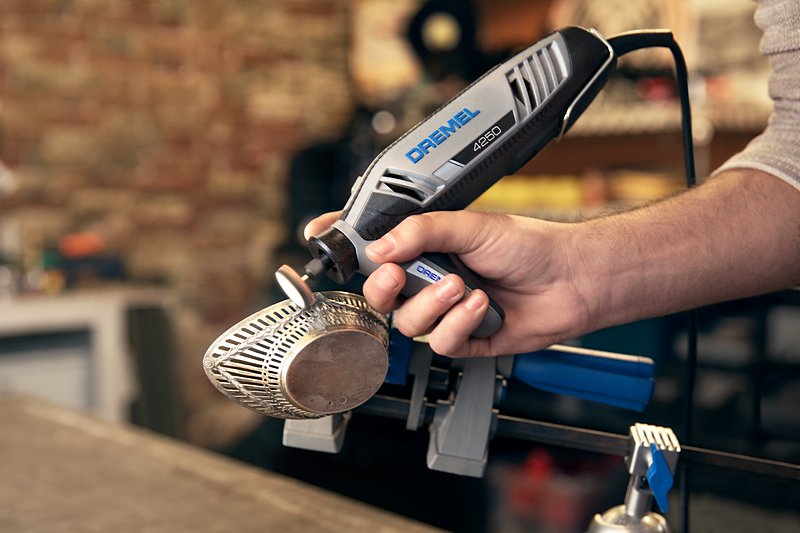 DREMEL® 4250 kabelgebundenes Multifunktionswerkzeug, 128 Zubehöre, 6 Vorsatzger.