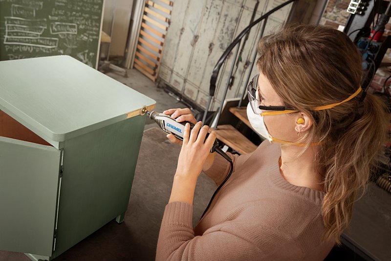 DREMEL® 4250 kabelgebundenes Multifunktionswerkzeug, 128 Zubehöre, 6 Vorsatzger.