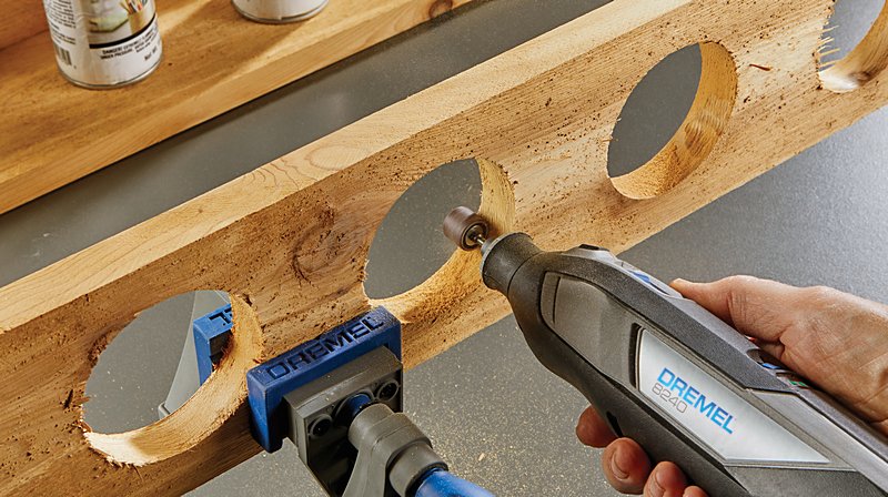 DREMEL® 8240, Kabelloses Multifunktionswerkzeug, 1 x 12-V-2Ah-Akku, 45 Zubehören