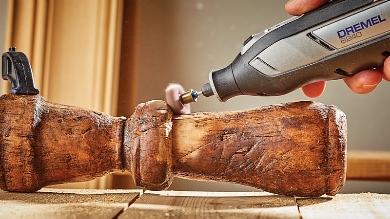 DREMEL® 8240, Kabelloses Multifunktionswerkzeug, 1 x 12-V-2Ah-Akku, 45 Zubehören