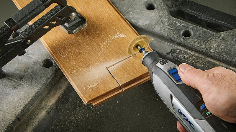 DREMEL® 8240, Kabelloses Multifunktionswerkzeug, 1 x 12-V-2Ah-Akku, 45 Zubehören
