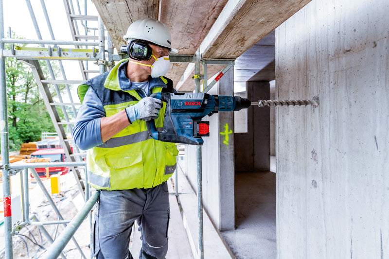 Akku-Bohrhammer BITURBO mit SDS max GBH 18V-45 C im Handwerkerkoffer