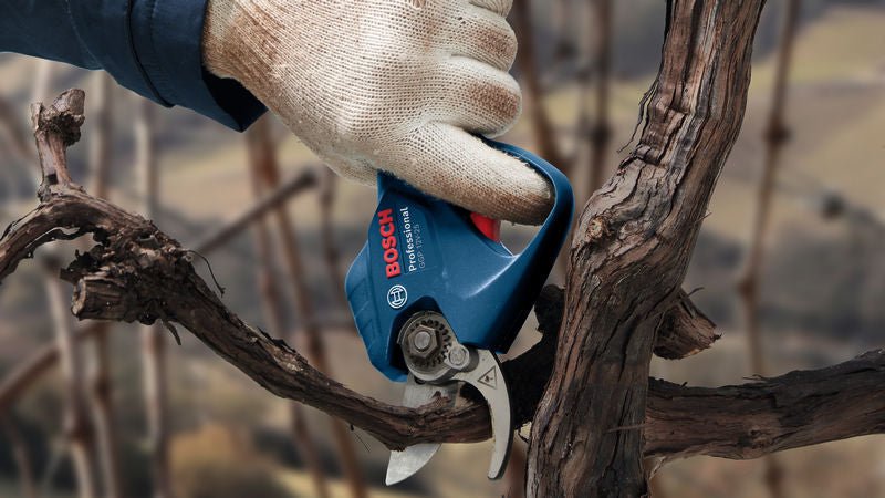Akku-Gartenschere GGP 12V-25, 2 x Akku GBA 12V 3.0Ah